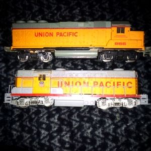 Set of 2 electric train carts Union Pacific